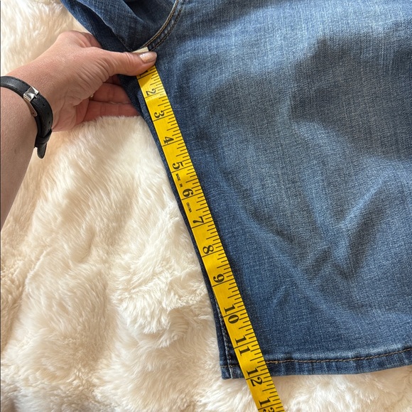 Levi's Classic Bermuda Medium Blue Denim Shorts - Picture 7 of 7